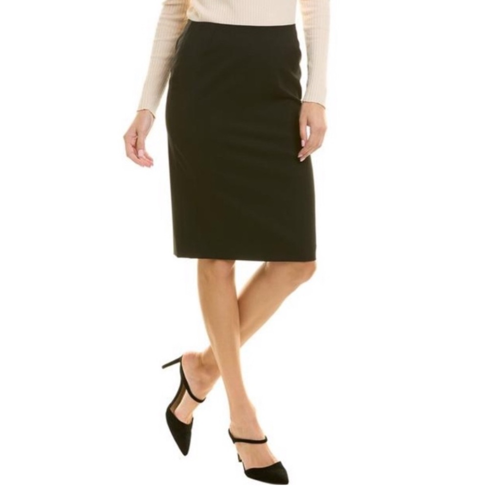 Lafayette148 Skirt Size 8
EUC
Grey Color 
Length:23”
Waist:16”